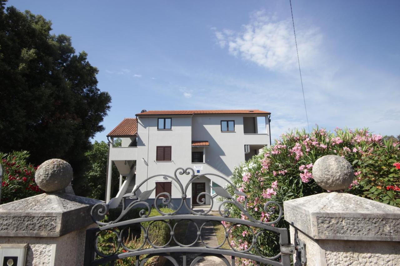 באניולה Apartments Smitran מראה חיצוני תמונה
